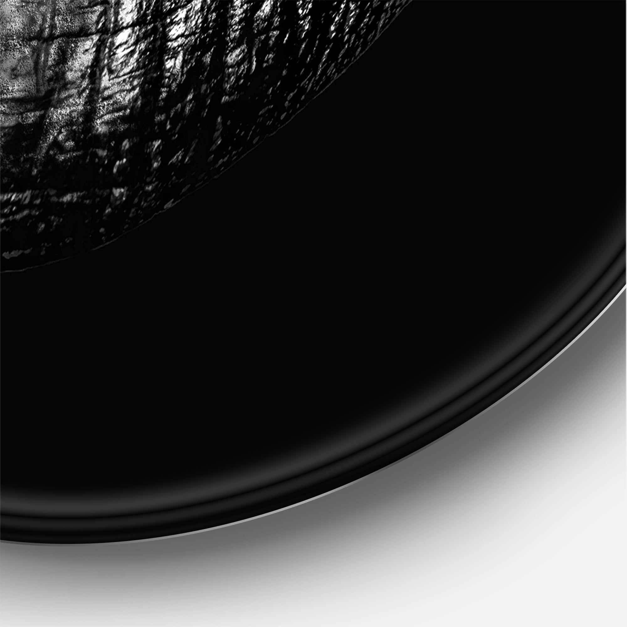 Designart 'Sexy Golden Metallized Woman Lips I' Modern Circle Metal Wall Art 23x23 - Disc of 23