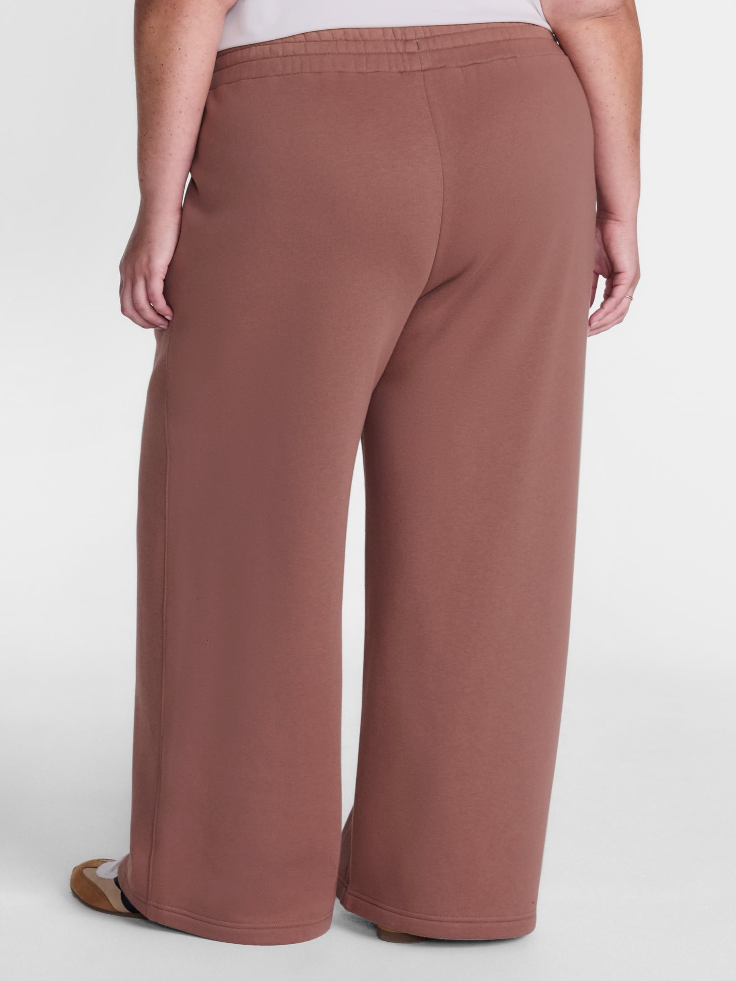 Athletic Works Women's and Women's Plus Pintuck Wide Leg Fleece Pants, 30" Inseam, Sizes XS-4X