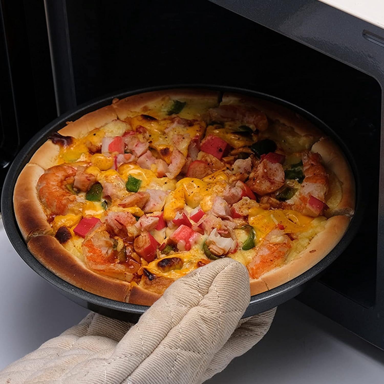 10 inch Pizza Pan, Boriyuan 4 Pcs Non-Stick Pizza Tray with Oil Brush, Round Baking Pan for Oven, Reusable Bakeware for Home Restaurant Kitchen Baking Supplies, Black