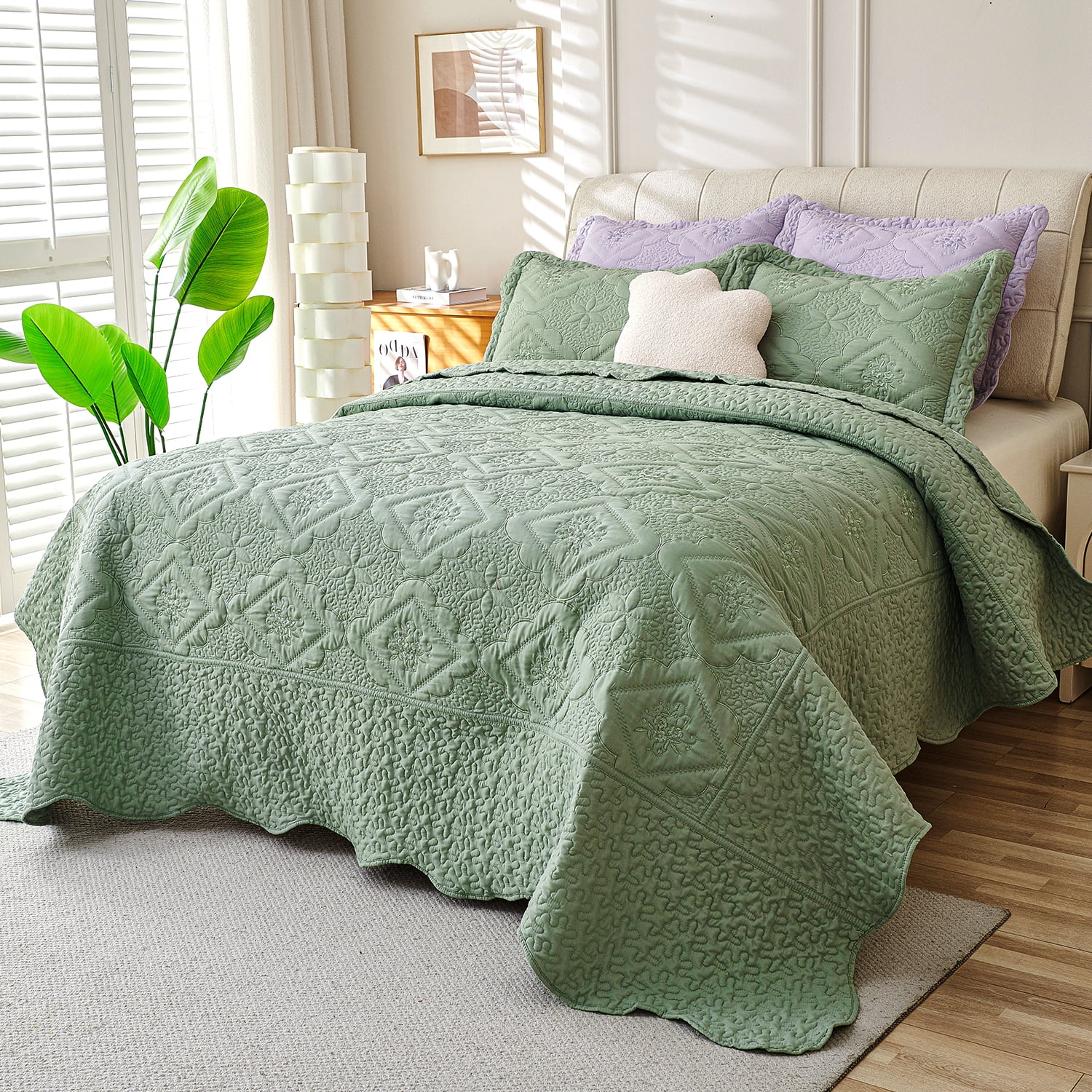 Evenhug Floral Embroidery Quilt Set,3-Piece King Diamond Floral Pattern Bedding Set,Soft Lightweight Bedspread for All Season(Green,102"x90")