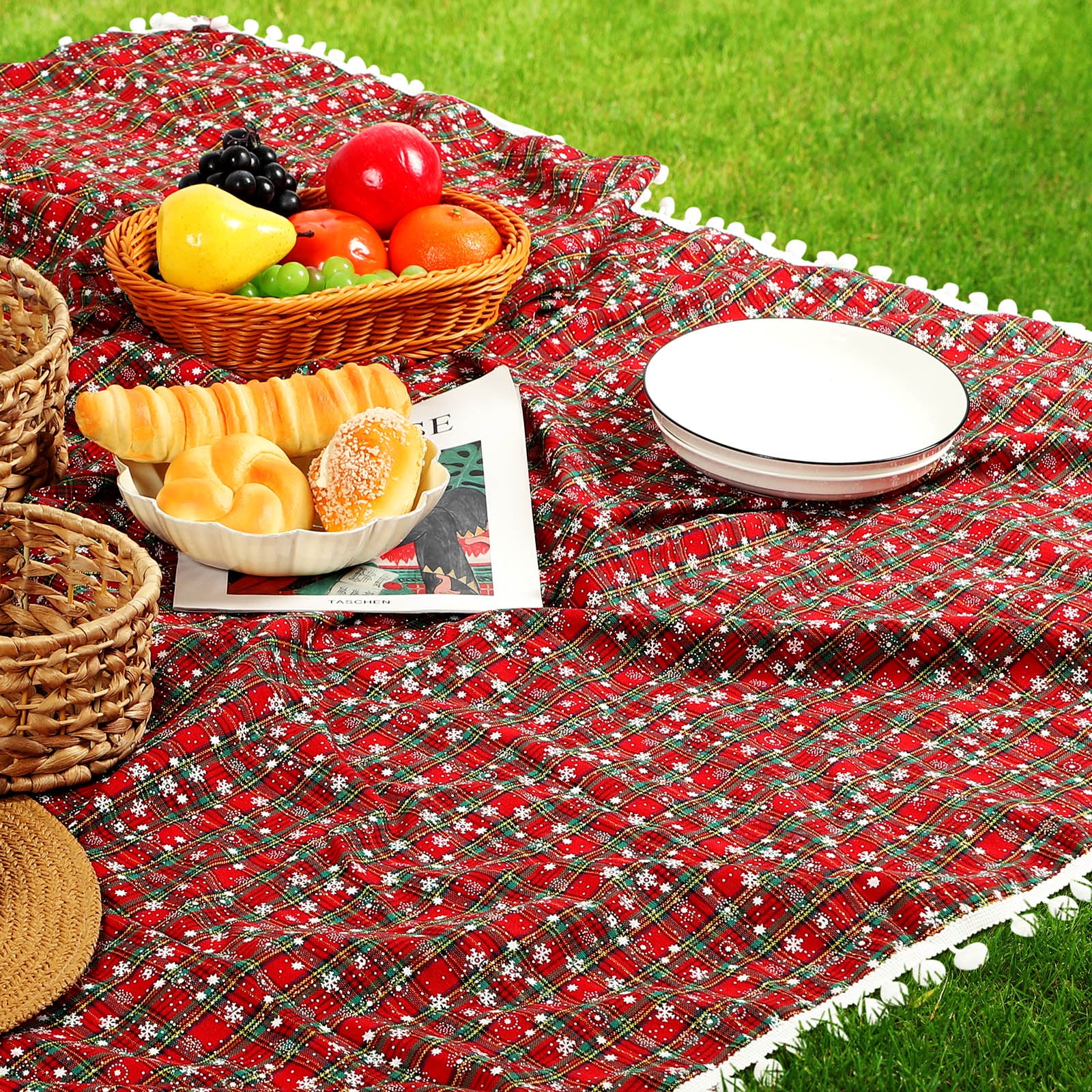Christmas Plaid Tablecloth with Snowflake Pattern, 100% Terylene Waterproof Table Cover for Holiday Parties 59 x 86.6in