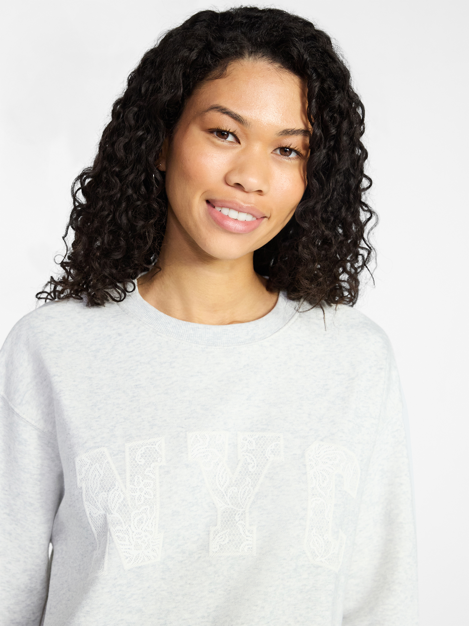 No Boundaries Oversized Graphic Sweatshirt, Midweight, Women's XXS-XXL