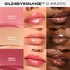 thumbnail image 4 of Brillo de labios y aceite labial teñido Hybrid Saie Glossybounce, 4 of 8