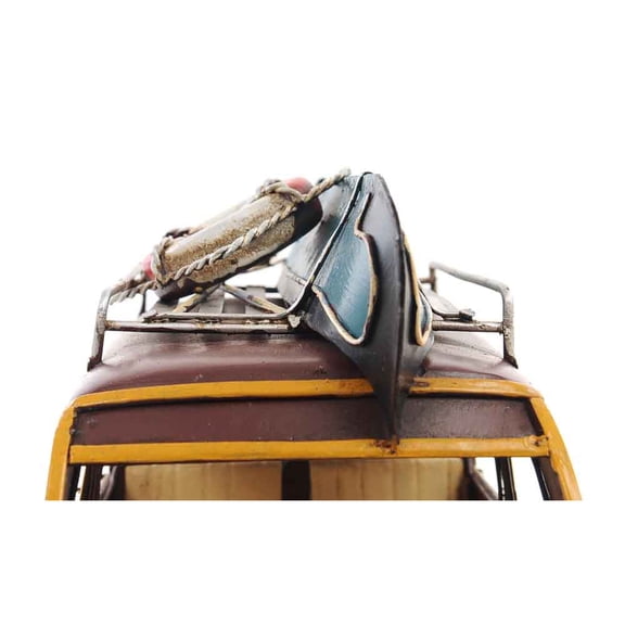 1947 Chevrolet Suburban W/Canoe 1:14