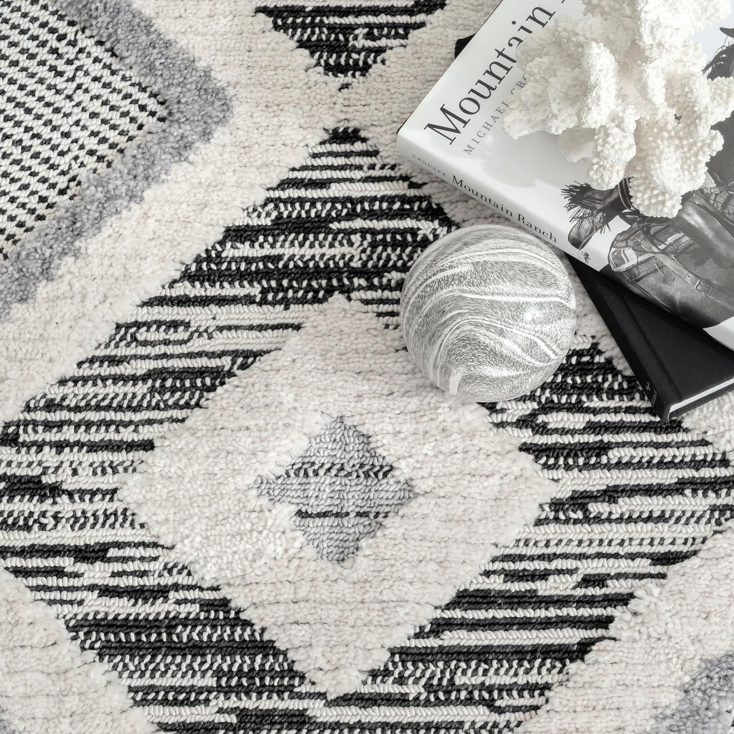 nuLOOM Journey Shaggy Checkered Tiles Tassel Area Rug