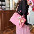 thumbnail image 4 of Nuevo bolso con cierre, bufanda, bolso de platino, bolso cruzado popular, bolso de hombro de mano con patrón de litchi, estilo moderno, 4 of 5