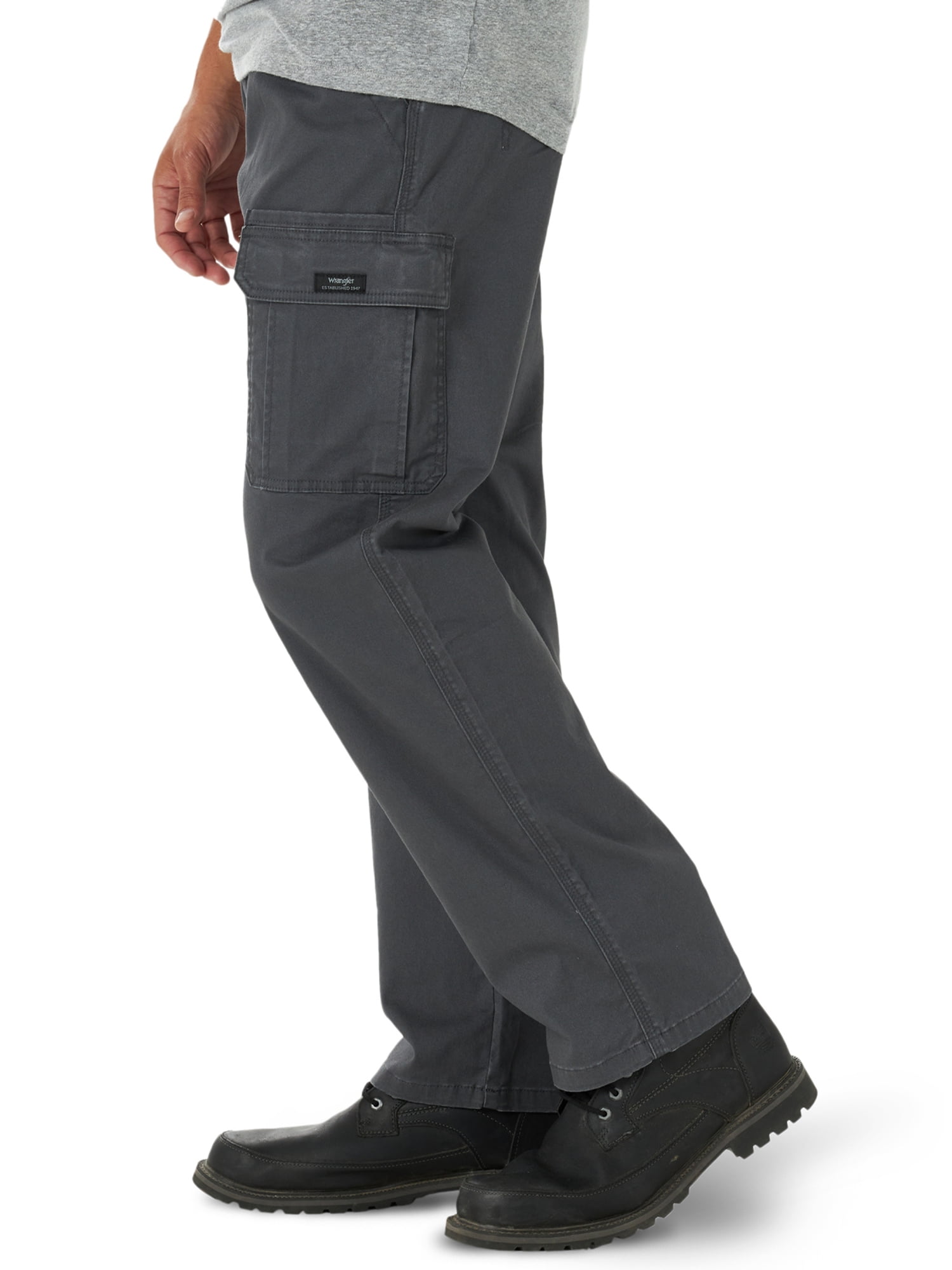 Men Wrangler Cargo Pants Saiz 32, Women's Fashion, Bottoms, Jeans &  Leggings on Carousell