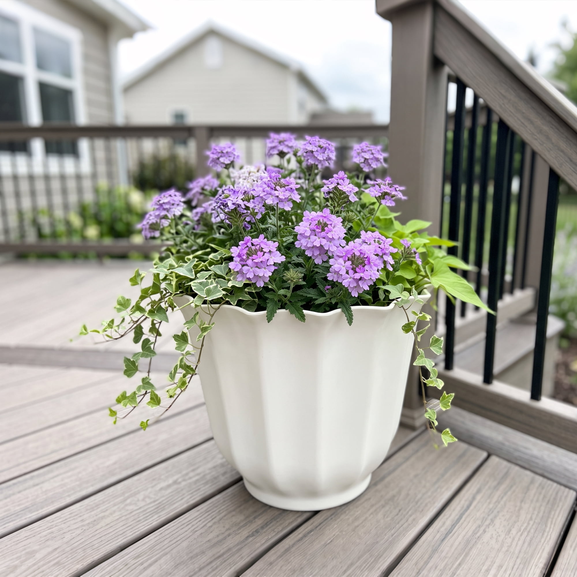 Mainstays Charlotte Round Recycled Resin Planter, Vanilla Dream, 17.5 in x 17.5 in x 14 in