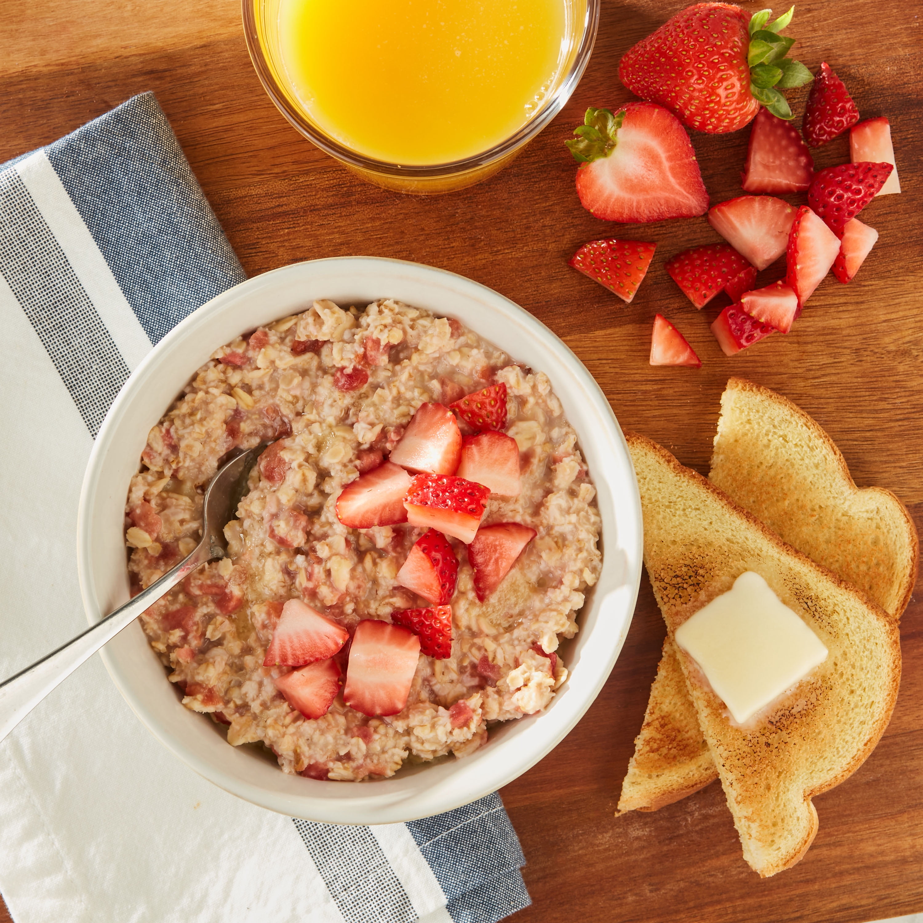 Great Value Strawberries & Cream Instant Oatmeal, 1.23 oz, 10 Packets