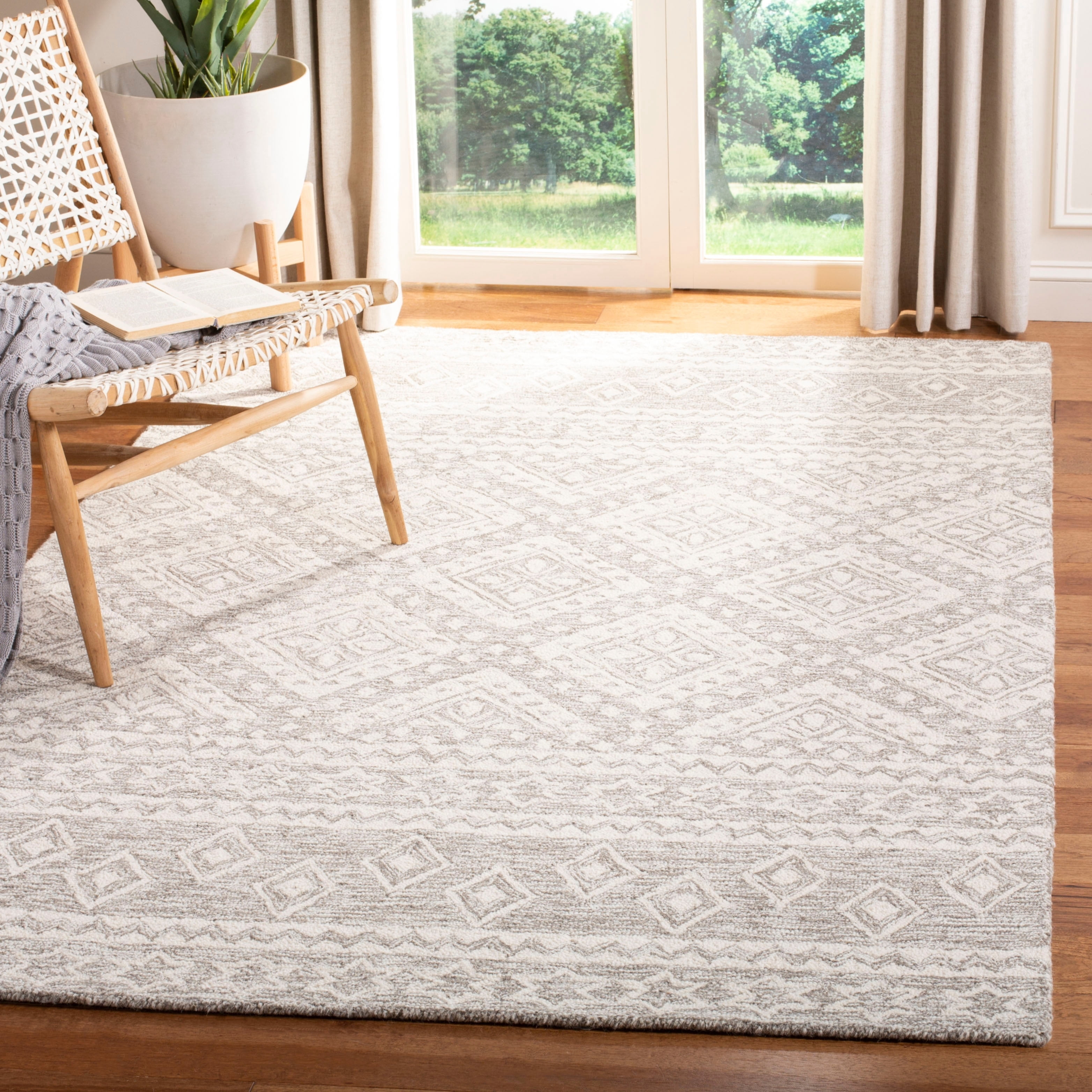 SAFAVIEH Micro-Loop Regis Geometric Aztec Wool Area Rug, Grey/Ivory, 5' x 5' Round