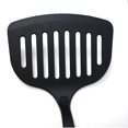 thumbnail image 2 of Espátula para alimentos Norpro 1705 con mango negro Grip-Ez, apta para lavavajillas, 2 of 4