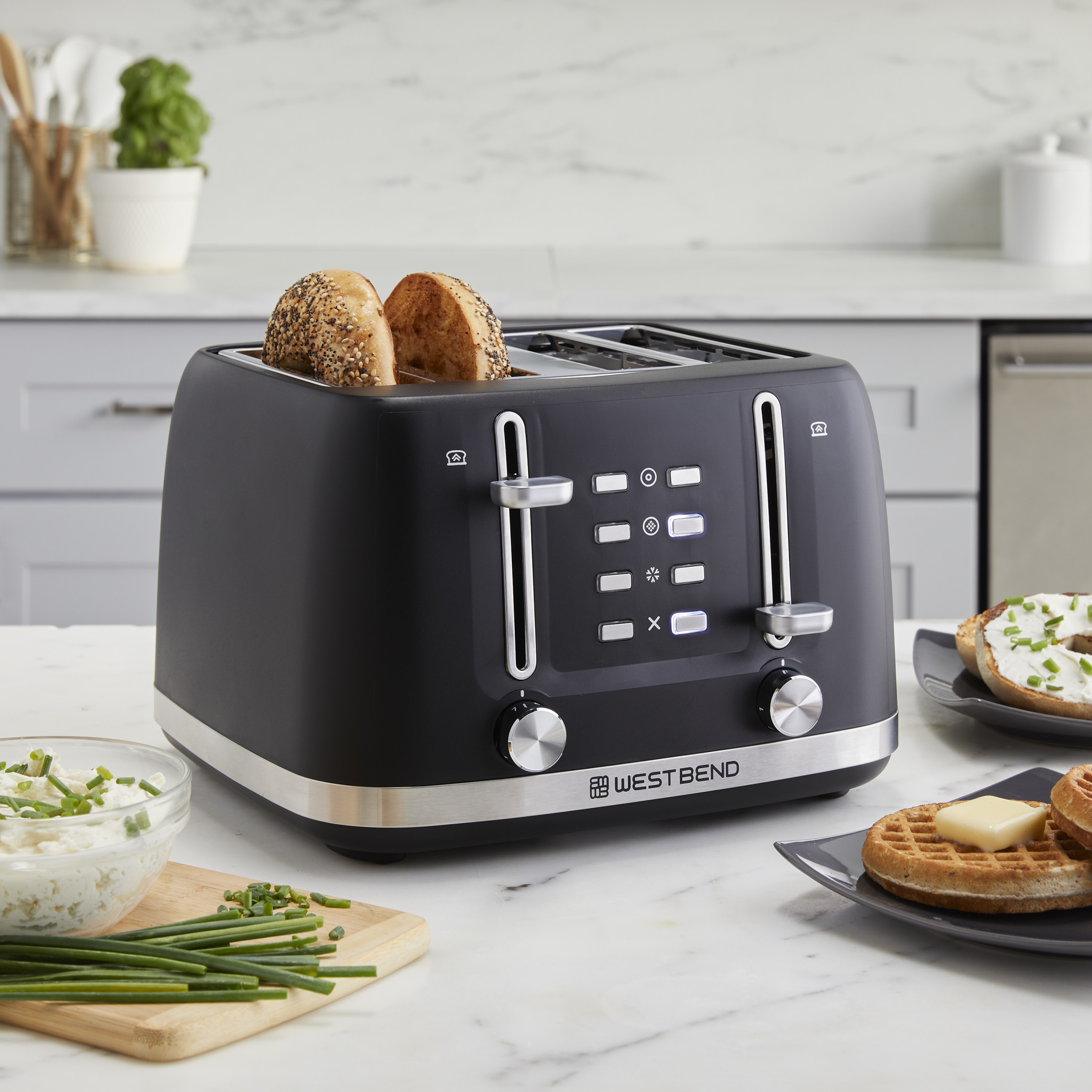 West Bend 4-Slice Toaster, in Black (TTWB4SBK13)