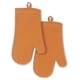 thumbnail image 1 of Juego de 2 guantes de cocina KitchenAid de silicona suave acanalada, color miel, 1 of 5