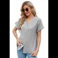 thumbnail image 1 of Camisetas de Mujer con Cuello en V y Botones, Corta, Corte Holgado, Informal, de Verano, Gris , Talla S, 1 of 9