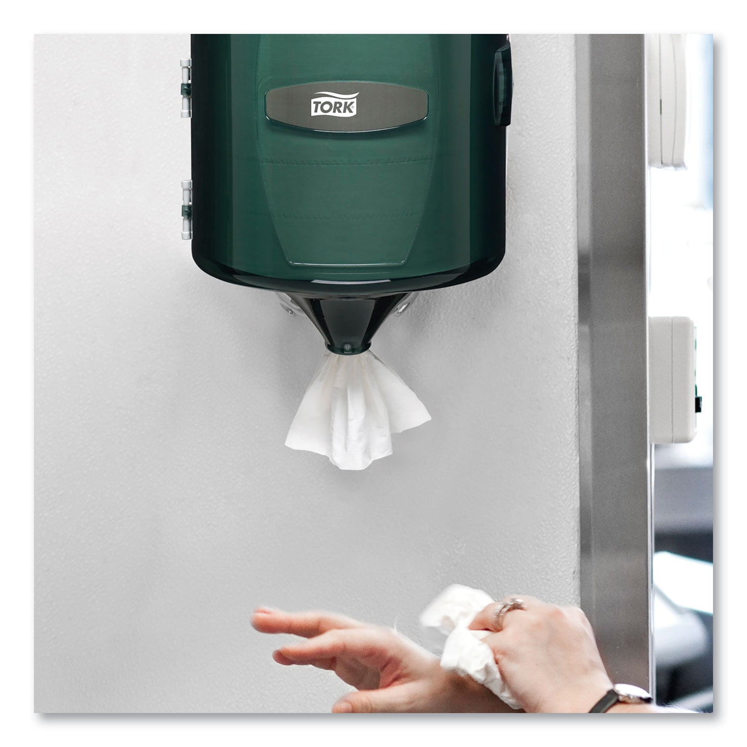 Tork Centerfeed Hand Towel 2-Ply White 530/Roll 6 Roll/Carton RC530