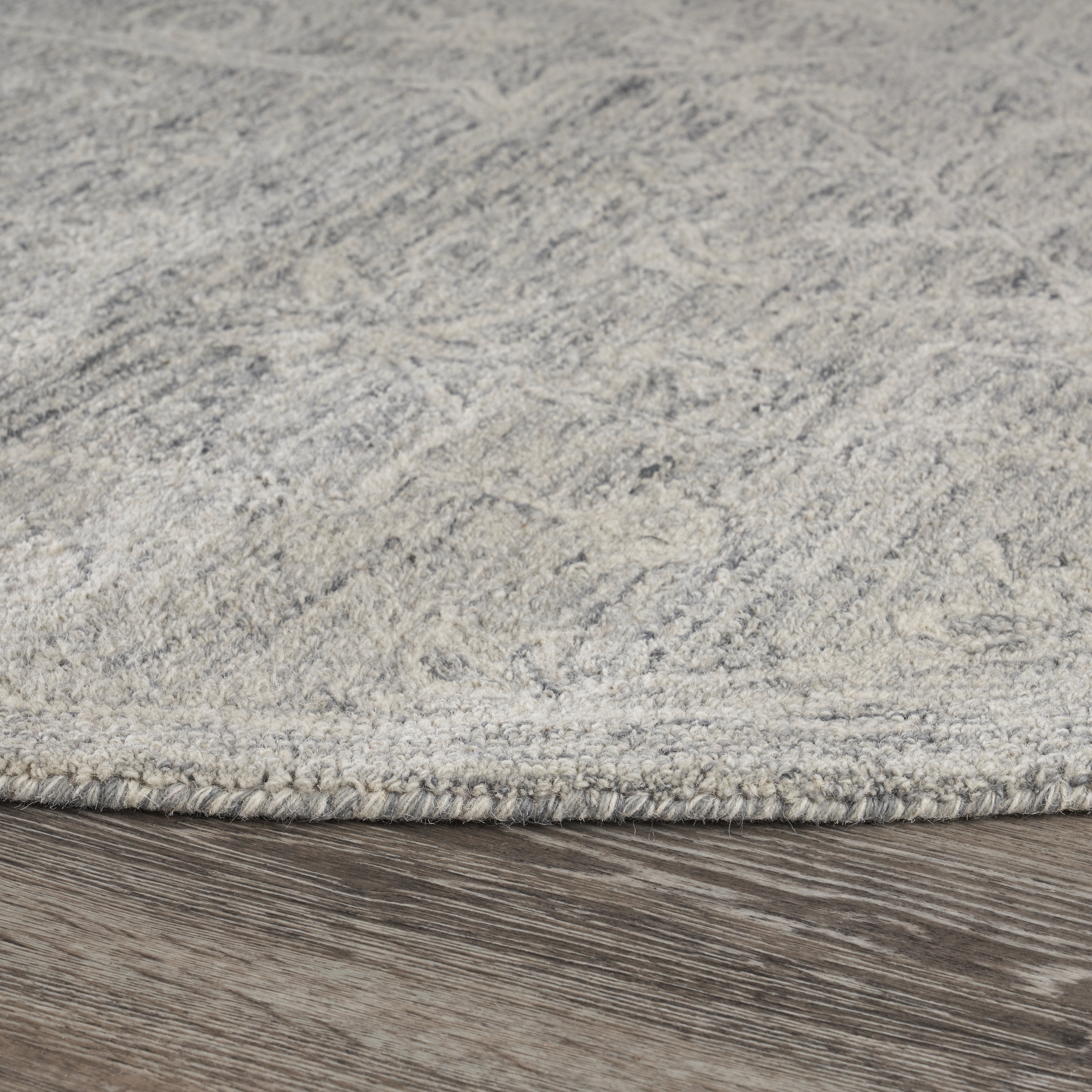 LR Home Sage 7'9" Round Gray/Ivory Floral Wool Indoor Area Rug