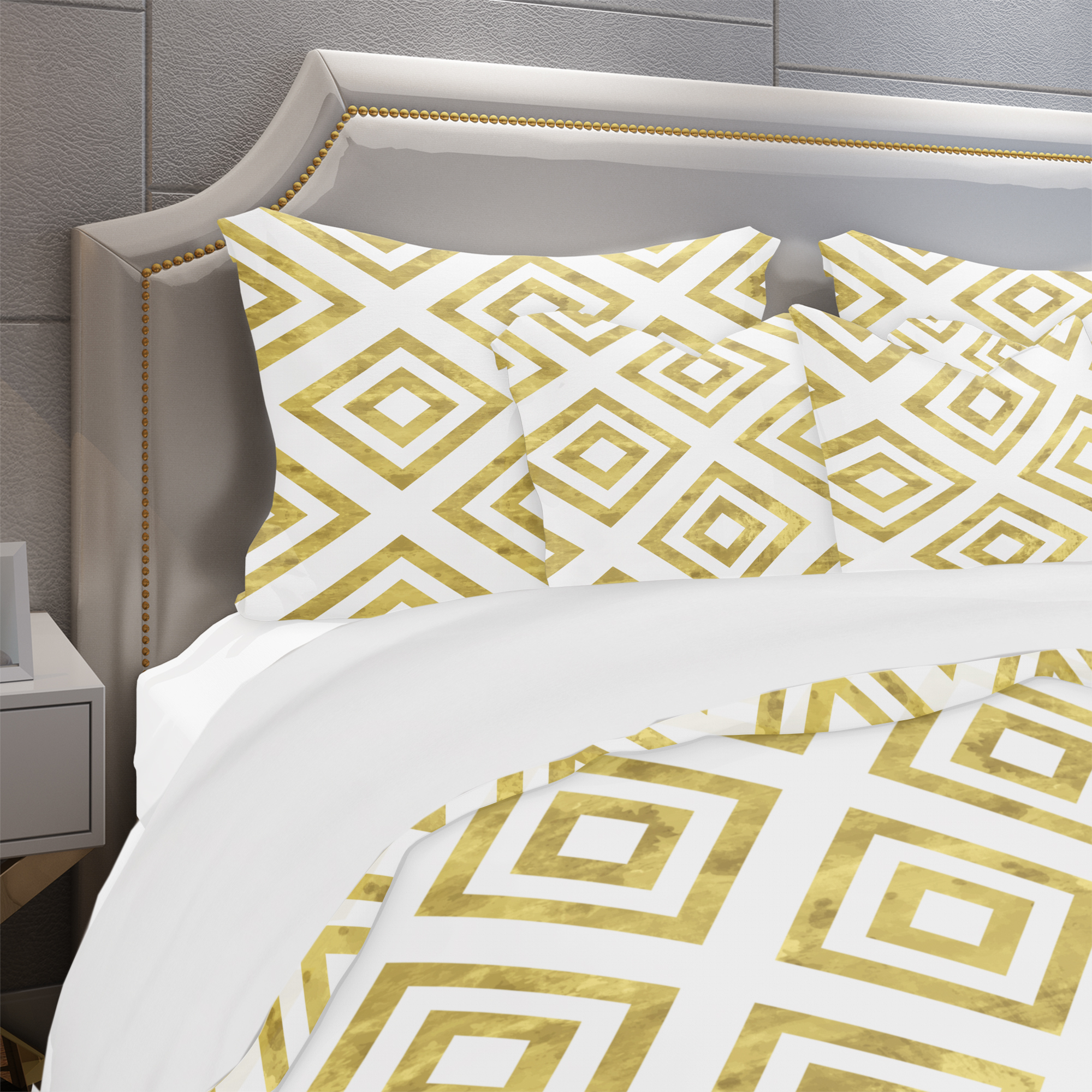 Designart 'White and Gold Pattern' Mid-Century Modern Duvet Cover Set