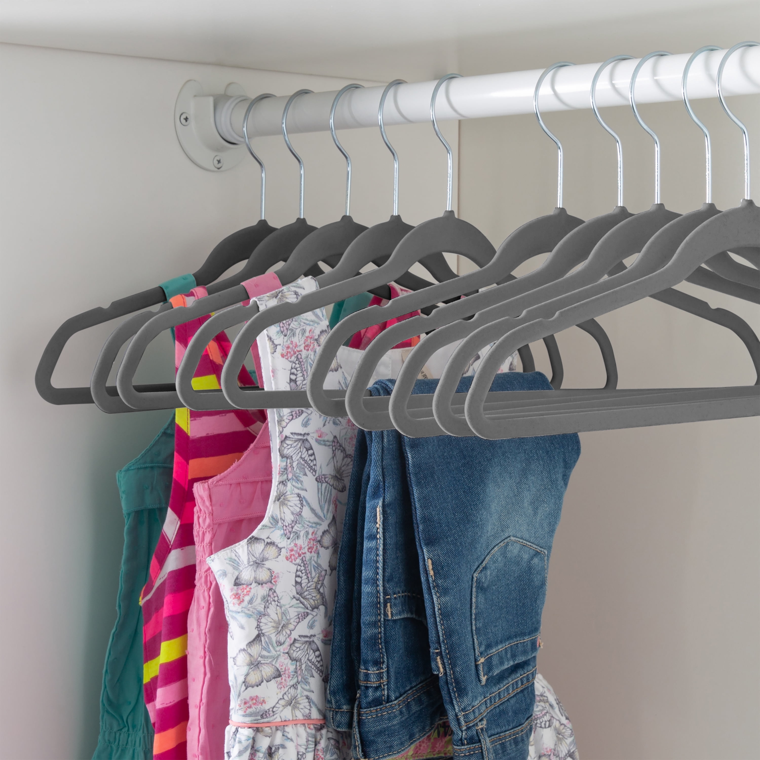 Simplify Child 10 Pack Velvet Shirt Hangers in Gray
