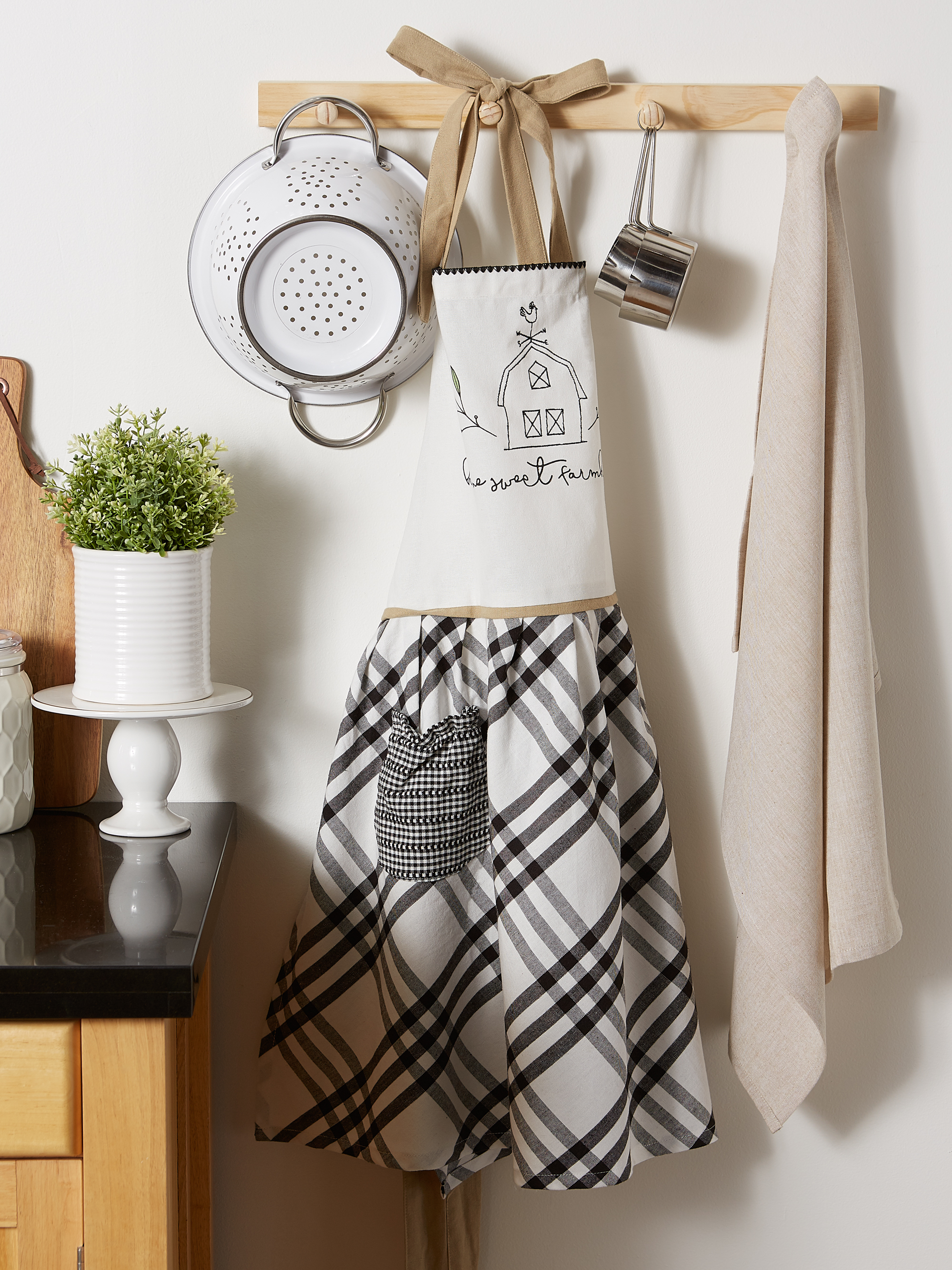 DII Home Sweet Farmhouse Kitchen Textiles, 18x28