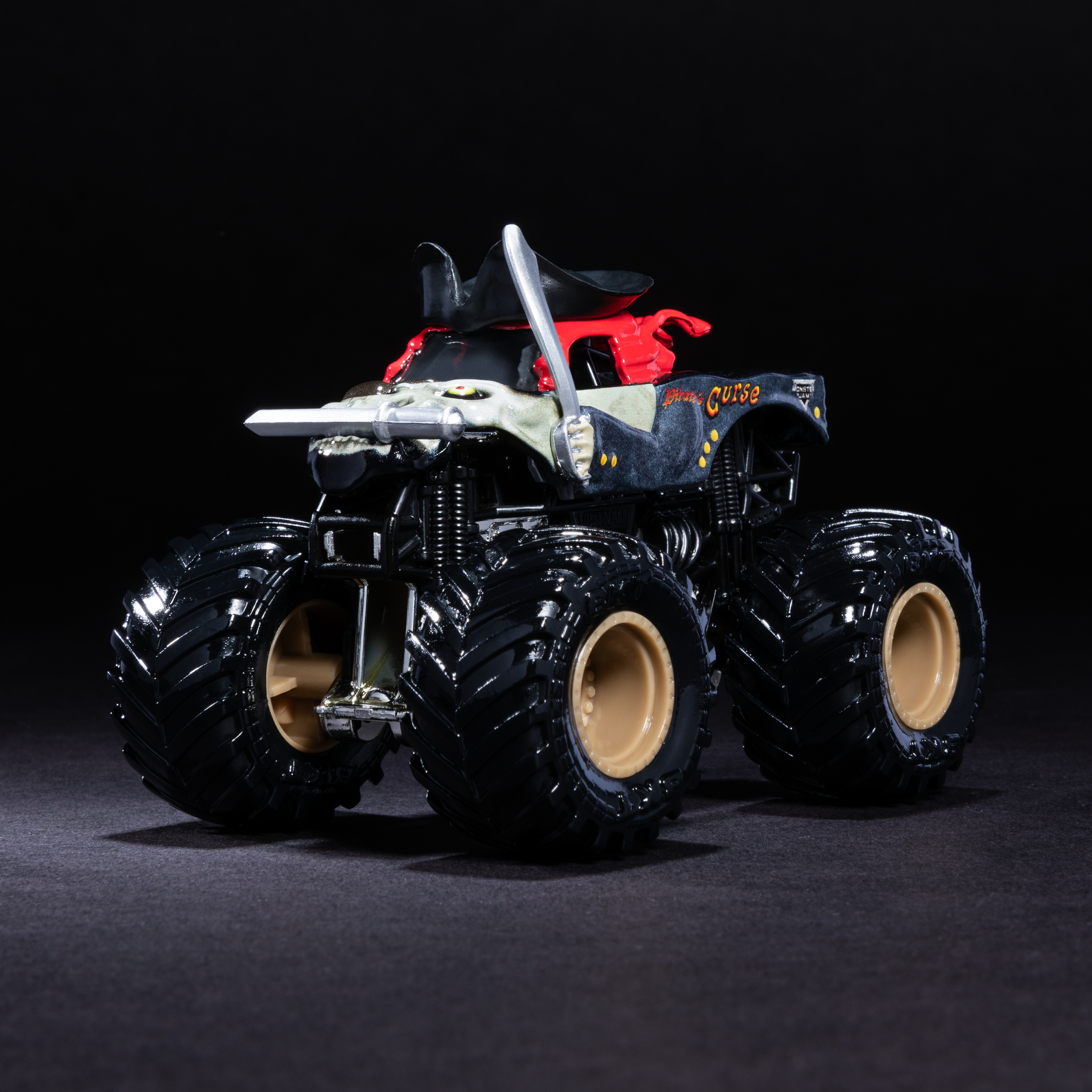 Monster Jam, Official Pirate’s Curse Monster Truck, Die-Cast Vehicle, Crazy Creatures Series, 1:64 Scale