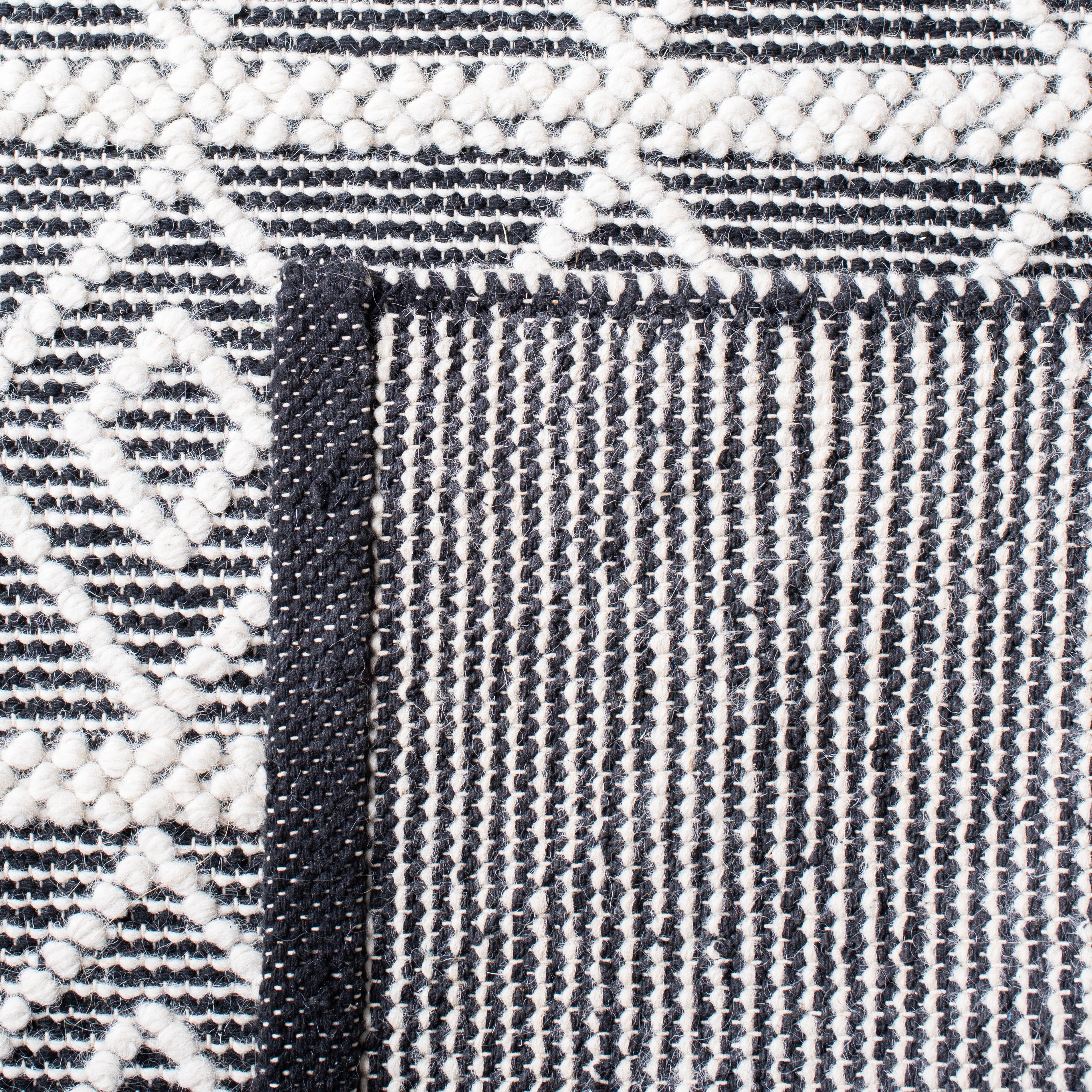 SAFAVIEH Natura Daniel Geometric Area Rug, Ivory/Black, 5' x 8'