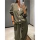 thumbnail image 3 of Conjunto Deportivo de Dos Piezas para Mujer: Top de Larga con Cuello en V y Botones, y Pantalones Deportivos. Conjunto Moderno para Otoño e Invierno. Verde XXL, 3 of 5