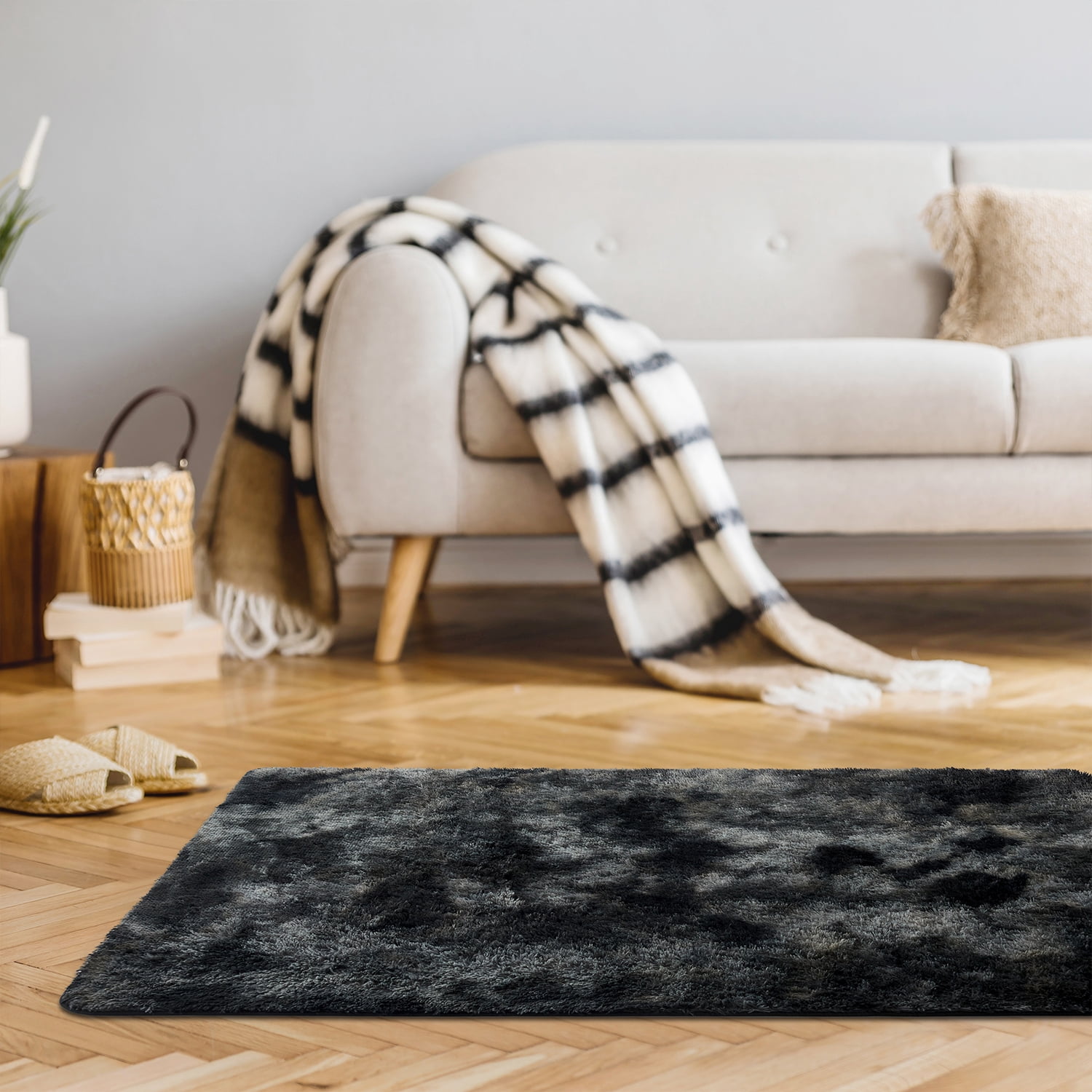 MerryHome Soft Plush Faux Fur Area Rug 3x5 Feet, Luxury Rectangular Fuzzy Carpet, Black
