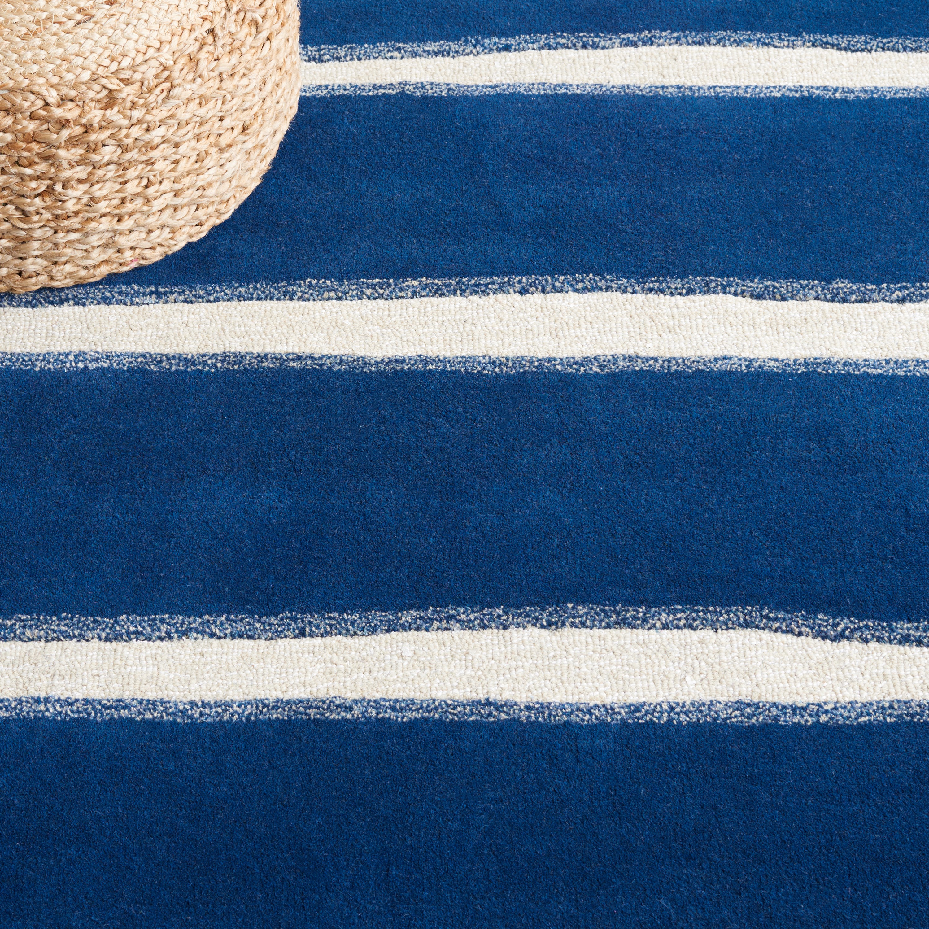 SAFAVIEH Martha Stewart Chalk Stripe Area Rug, Wrought Iron/Navy, 10' x 14'