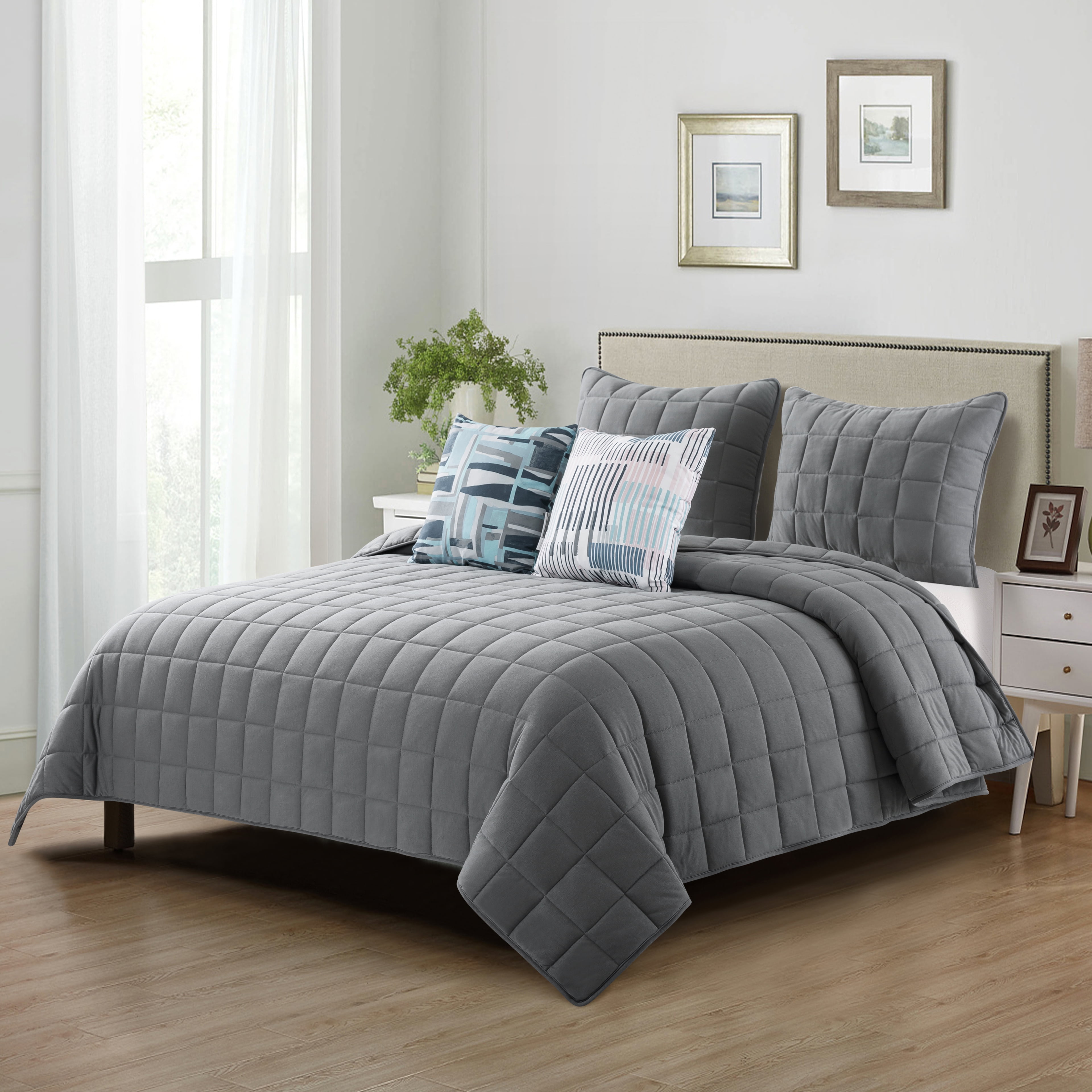 Mainstays Jersey Polyester Reversible Quilt Set, King, Gray Flannel, 5Pieces