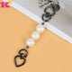thumbnail image 4 of Accesorios de cadena de perlas Liso Blanco Imitación Perla Teléfono Teléfono Correas San Valentín Día Decoración Regalos de cumpleaños para mujeres gris seitruly AP004772-02, 4 of 7