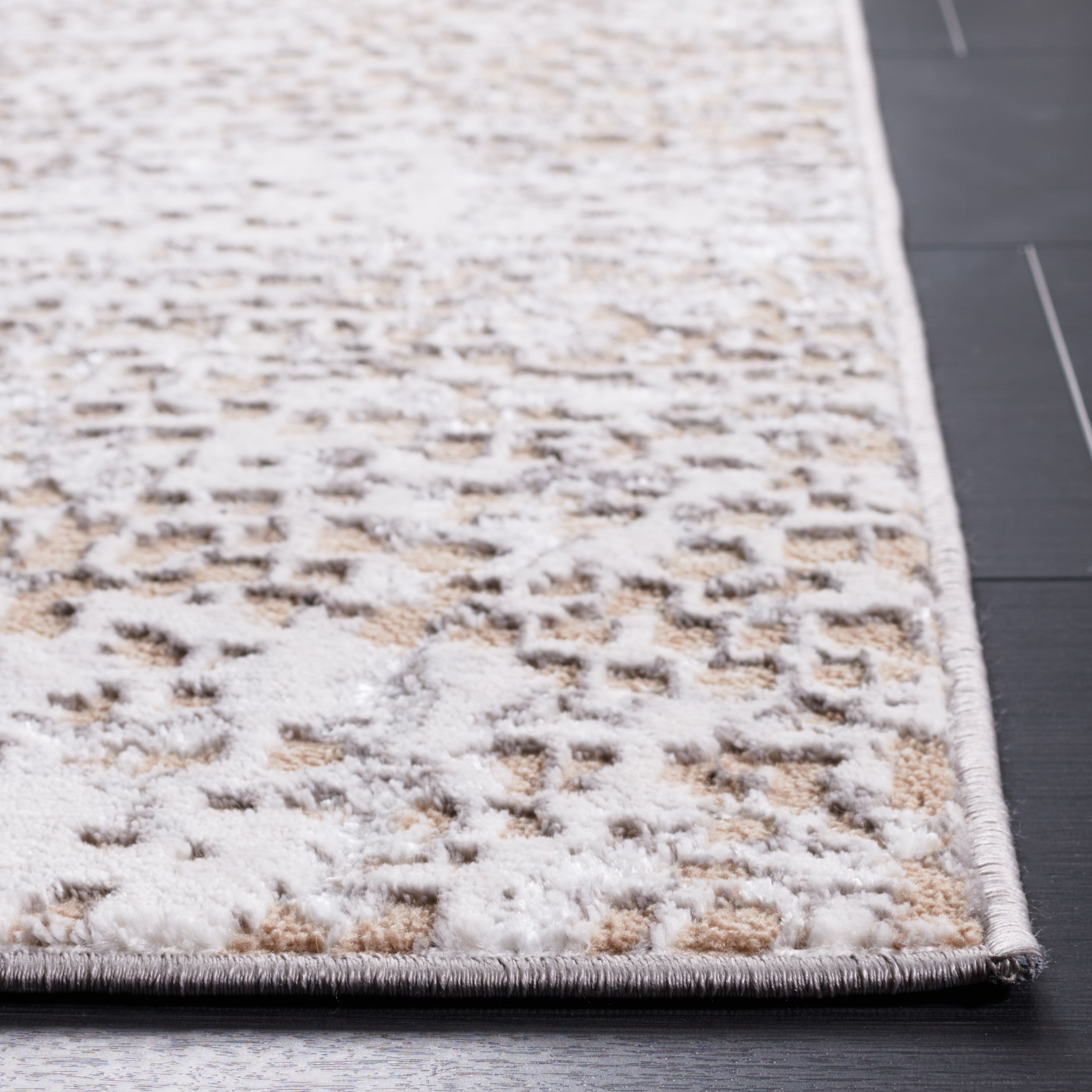 SAFAVIEH Amelia Jimmy Dot-Print Area Rug, Beige/Gray, 5'5" x 7'7"
