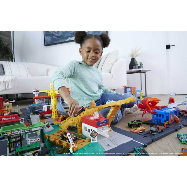 Hot Wheels City Scorpion Flex Attack Track Set for Indoors