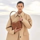 thumbnail image 2 of Bolso de mano para mujer de piel auténtica de alta gama con diseño geométrico, bolso bajo el brazo en piel de vacuno lisa color ébano, viene con caja de regalo y tarjeta., 2 of 3