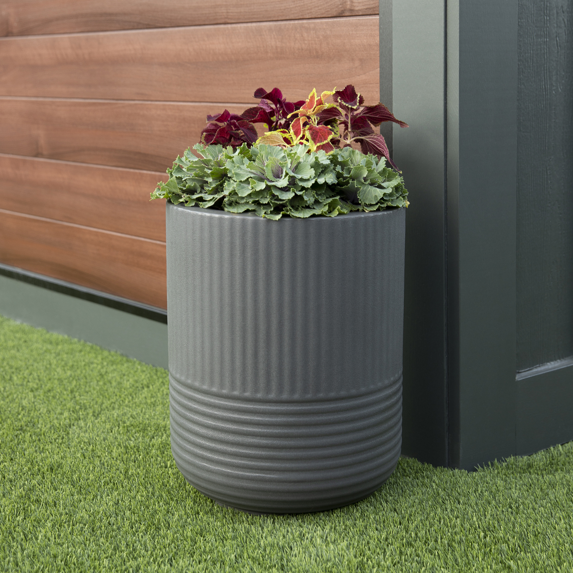 Arden 18in Round Planter - Graphite Grey