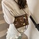 thumbnail image 4 of Bolso cuadrado pequeño de alta gama para mujer, nuevo estilo 2025, diseño de nicho, bolso de hombro informal sencillo, bolso de mujer versátil y moderno., 4 of 5