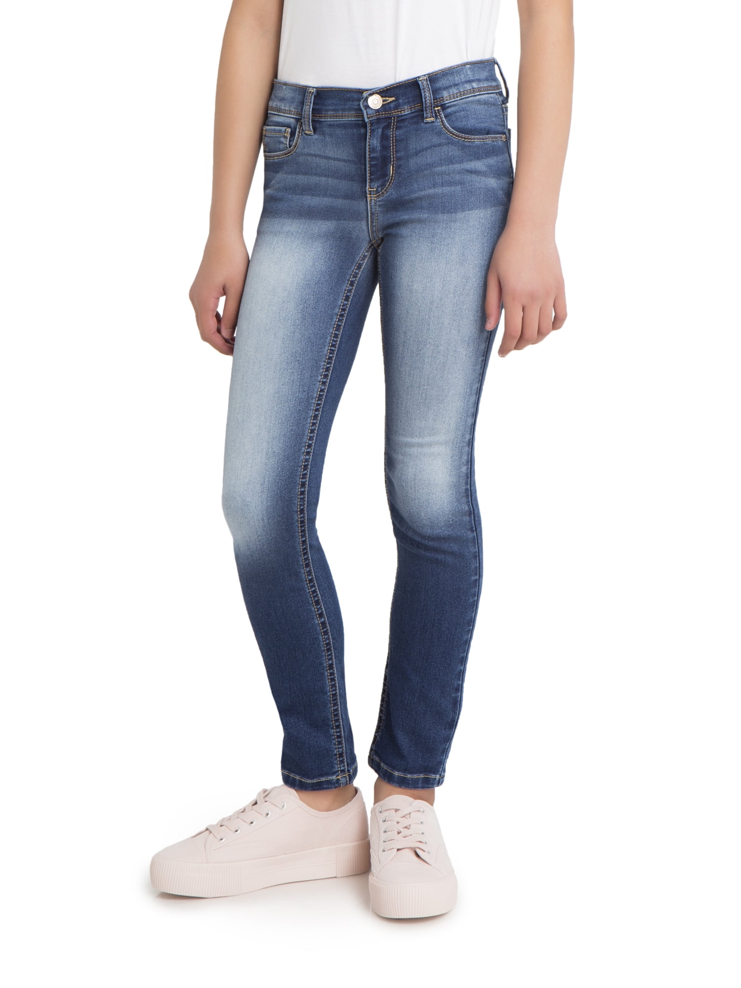 little girl in skinny jeans