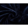 thumbnail image 2 of Couverture en peluche douce et soyeuse Chaps, bleu marine, double/Queen, 2 of 3
