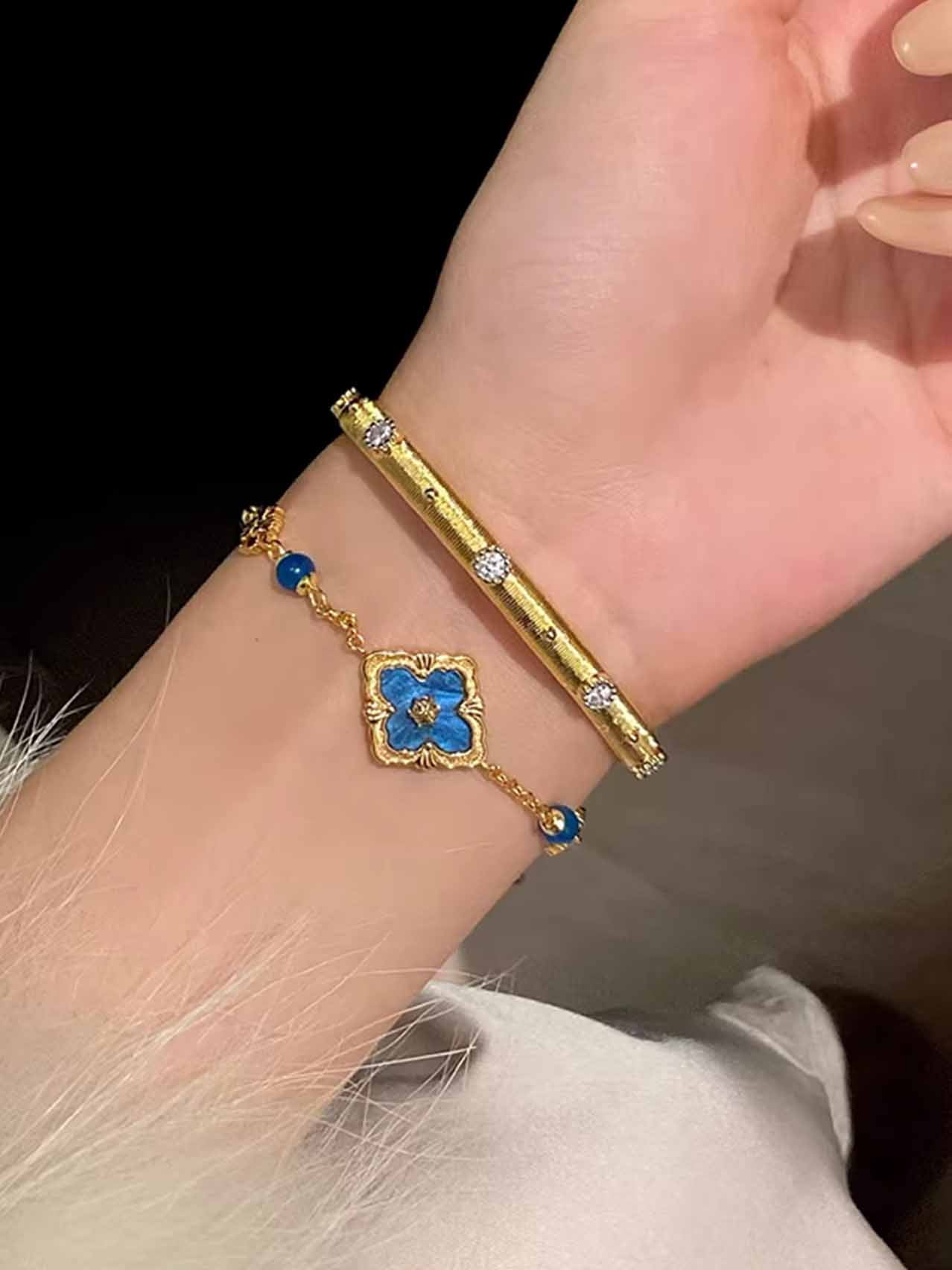 Gold Clover Bracelet for Women, Natural Mother of Pearl Flower Charm Bracelet, Lucky Four Leaf Clover Jewelry, Dainty Elegant Gift for Her Grey