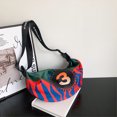 thumbnail image 3 of Bolso de media luna, nueva tendencia, versátil, impermeable, para mujer, bolso cruzado con patrón digital, gran capacidad, moderno, bolso de un solo hombro, 3 of 5