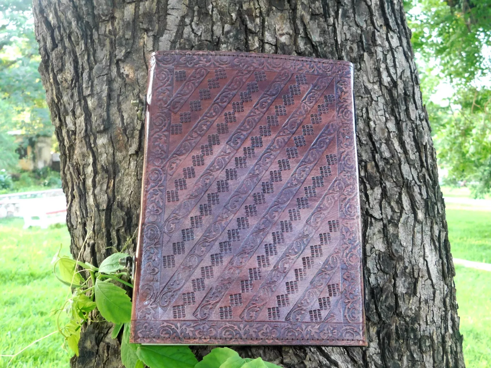 Handcrafted Embossed Design Vintage Leather Bound Journal Diary Rose Quartz Stone Antique Style Notebook For Men & Women Office Stationary Use