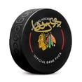 thumbnail image 1 of Artyom Levshunov Signé Chicago Noirhawks Official Game Rondelle, 1 of 2