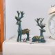 thumbnail image 5 of Estatua de estatuilla de ciervo de resina, decoración para el hogar y la sala de estar, escultura de escritorio, manualidades, regalo, 2 uds., 5 of 7