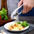 thumbnail image 5 of Prensa de ajo: trituradora de ajo hecha con pelador fácil, aleación de zinc resistente, gruesa y duradera y asas fáciles de apretar para el hogar, la cocina y el hogar. Rojo Verde Cocina, Decoración y Otros, 5 of 5