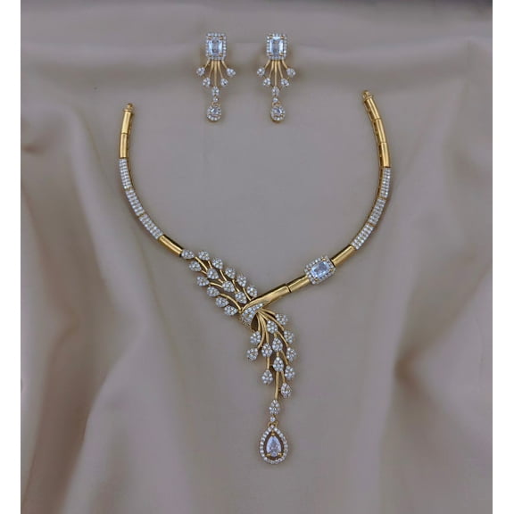 South Indian Bollywood Floral & Peacock Feather Hasli Necklace Set – Affordable Gold-Plated Matte Brass with White Kemp Stones, AD CZ & Matching Drop Earrings.