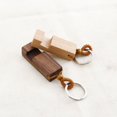 thumbnail image 3 of Llavero creativo pequeño y bonito de madera para teléfono móvil, soporte de madera maciza para teléfono móvil, 3 of 6