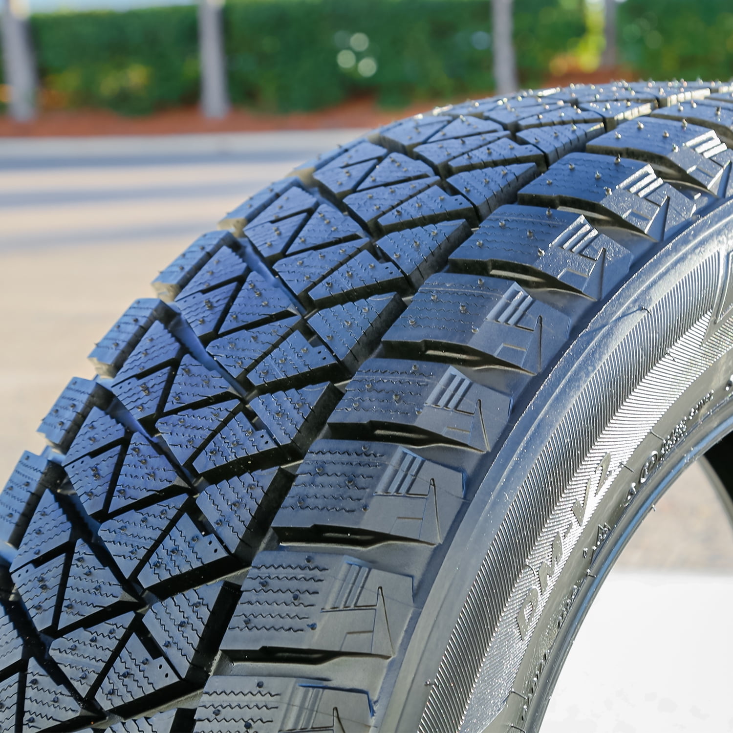 Bridgestone Blizzak DM-V2 Winter 255/60R18 112S XL Light Bridgestone Blizzak DM-V2 Winter 255/60R18 112S XL Light