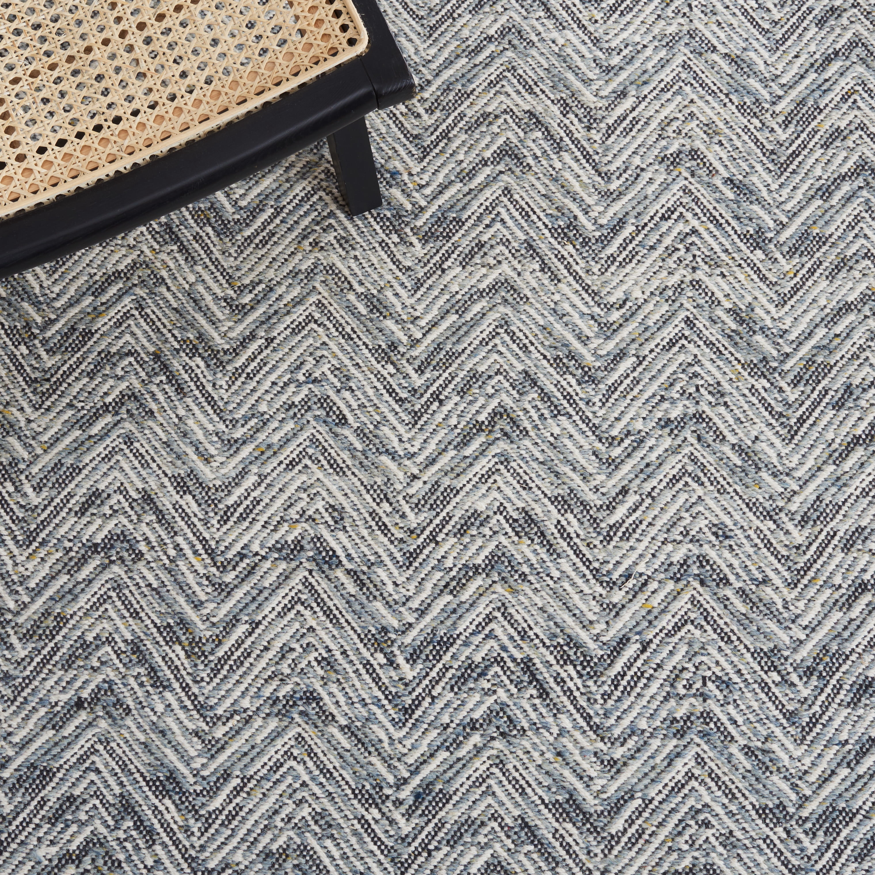 Safavieh Kilim Rothesay Chevron Wool Area Rug, Gray, 4' x 6'