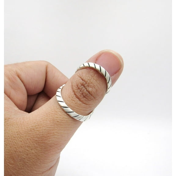 SS DESIGNS Zebra Swan Splint Ring in Sterling Silver • Swan Neck Finger Splint for Fingertip Arthritis • Arthritis Support Ring • EDS & Rheumatoid Arthritis Relief Jewelry