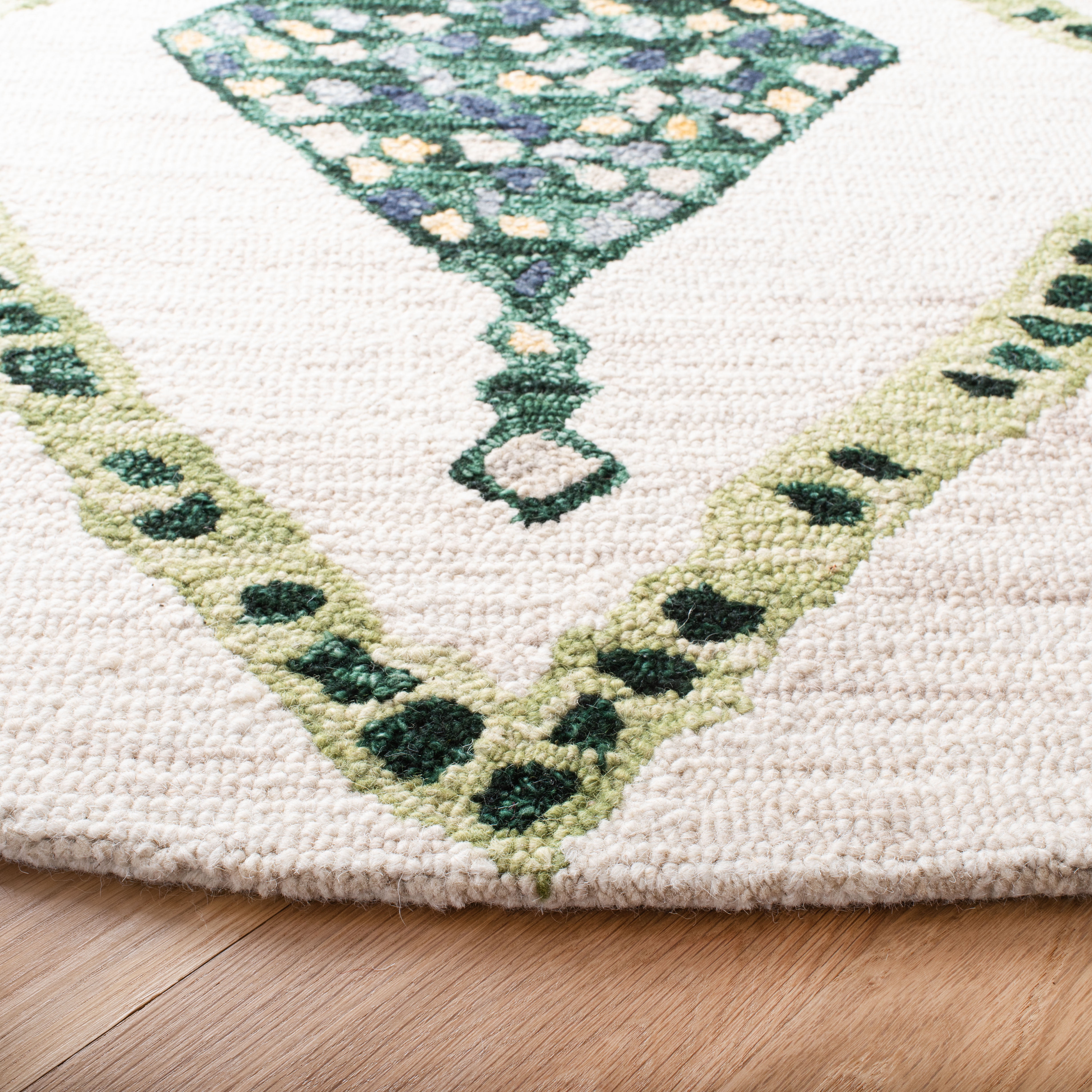 SAFAVIEH Aspen Byrne Southwestern Wool Area Rug, Green/Ivory, 7' x 7' Round