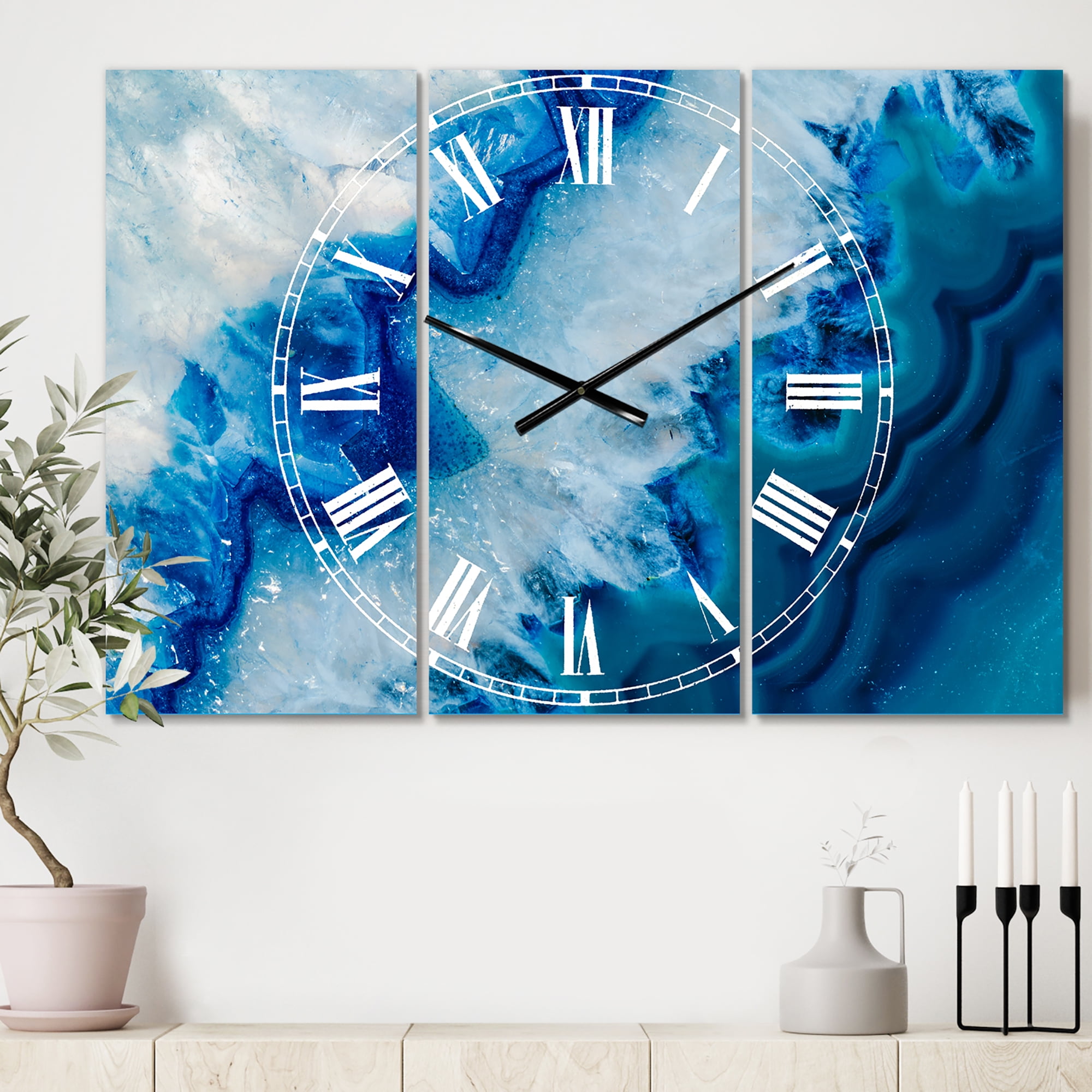 Designart 'Geode Slice Macro' Traditional wall clock